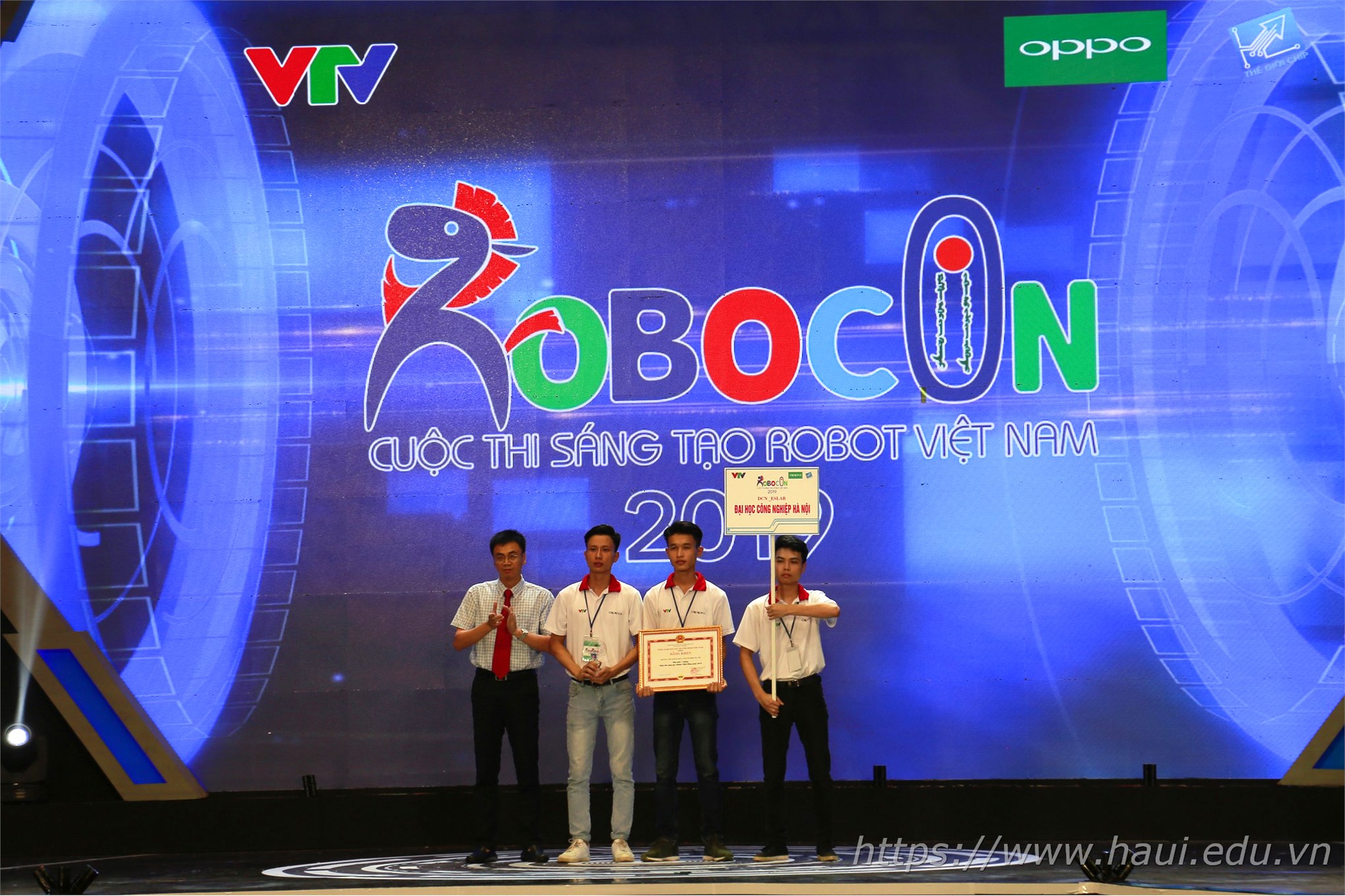 Đại học Công nghiệp Hà Nội giành giải `Đội có ý tưởng sáng tạo nhất` và giải Ba Cuộc thi Sáng tạo Robot Việt Nam 2019